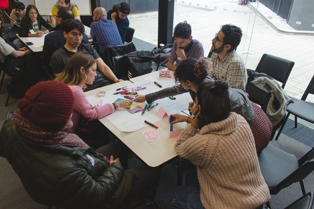 Entreviñetas Mesa de trabajo